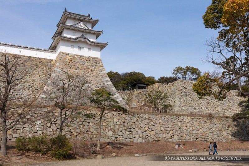 明石城巽櫓櫓台と二の丸と本丸を結ぶ土橋など