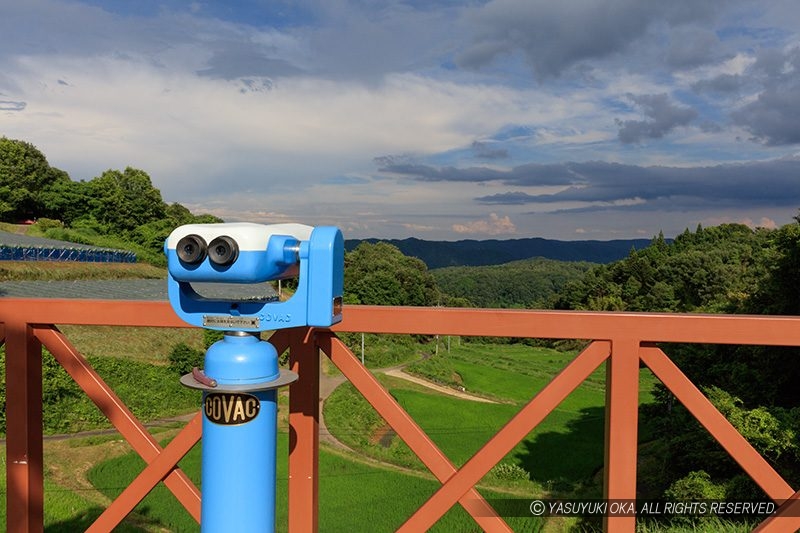 松山城を望む見晴らし台の望遠鏡