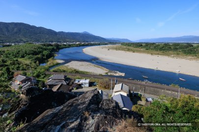 川島城 本丸跡「岩の鼻」から望む吉野川