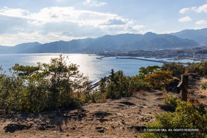 引田城 狼煙台跡からの引田港