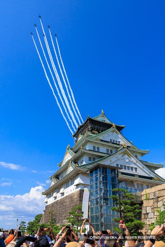 ブルーインパルスと大阪城