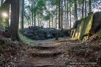 三雲城の主郭枡形虎口正面