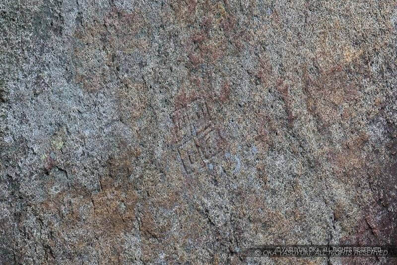 三雲城の六角氏家紋の刻印岩