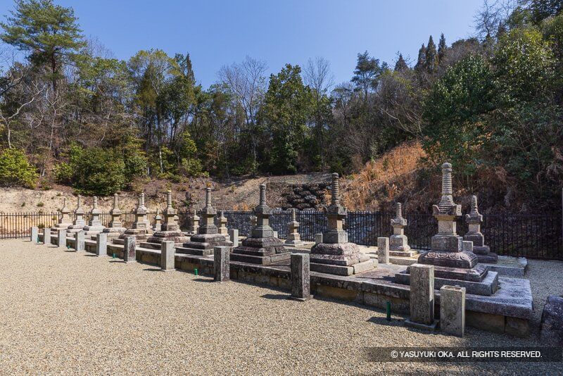 小早川隆景墓・米山寺宝篋印塔