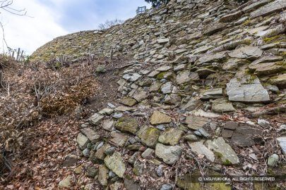 一宮城の四段石垣