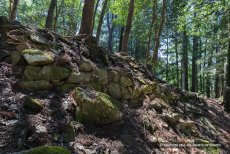 吉田郡山城の三の丸石垣跡