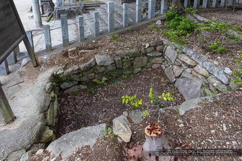 山口八幡社の石室