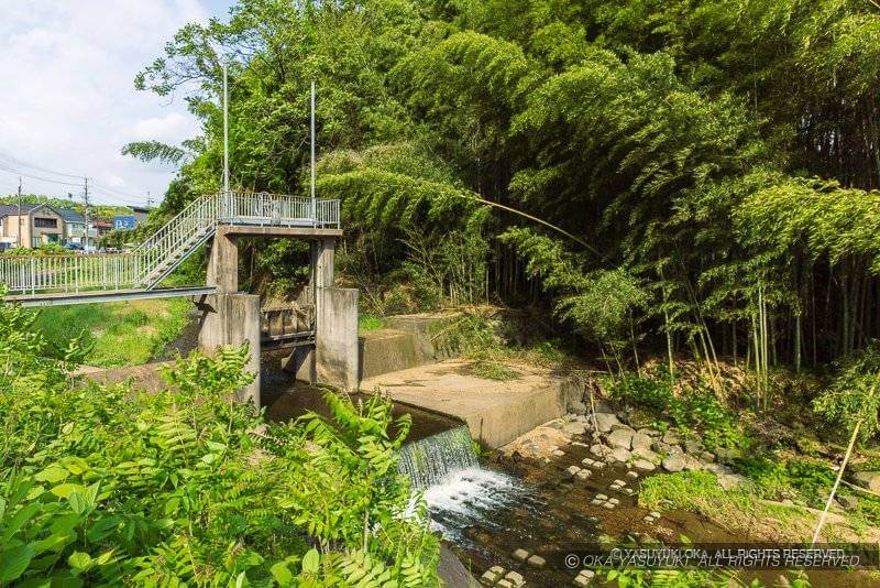 香流川猪鼻堰跡残石群