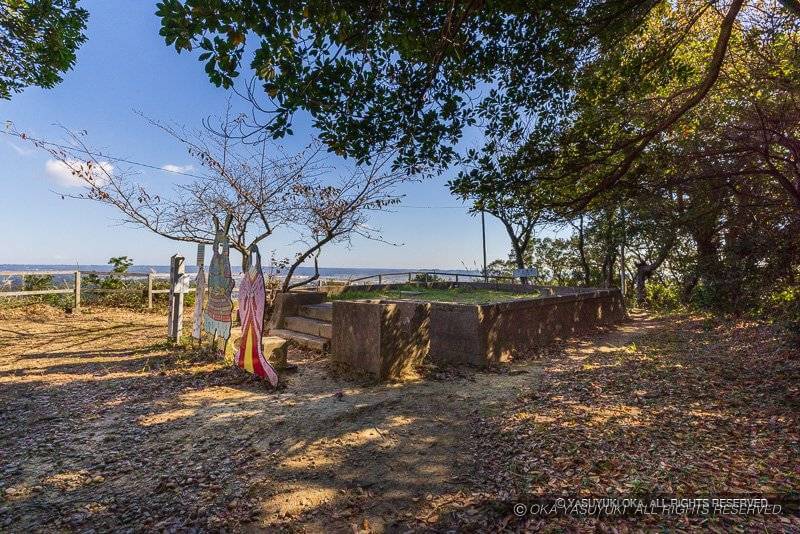 高天神城の模擬天守跡