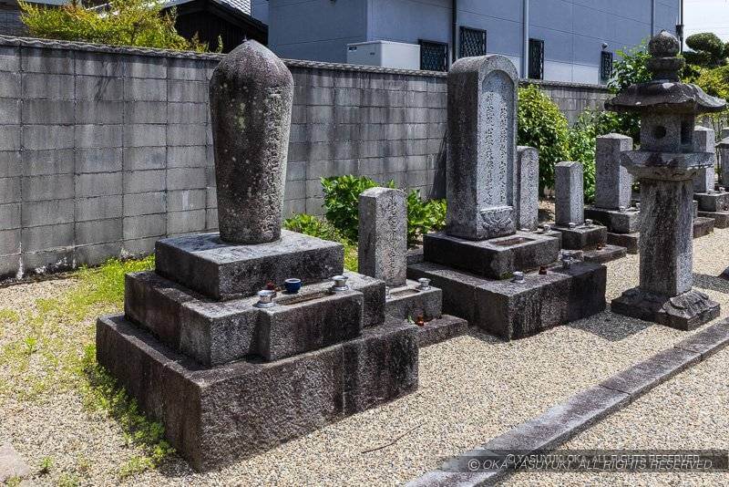 織田有楽斎供養塔