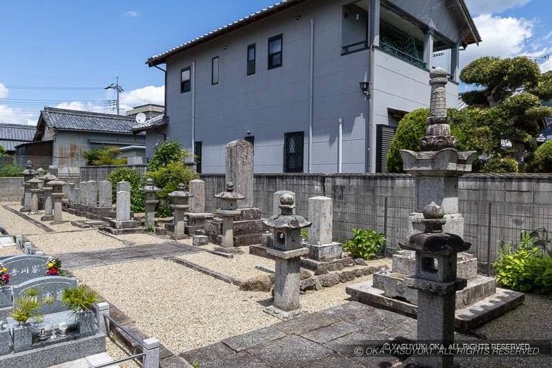 柳本藩主・織田家墓所