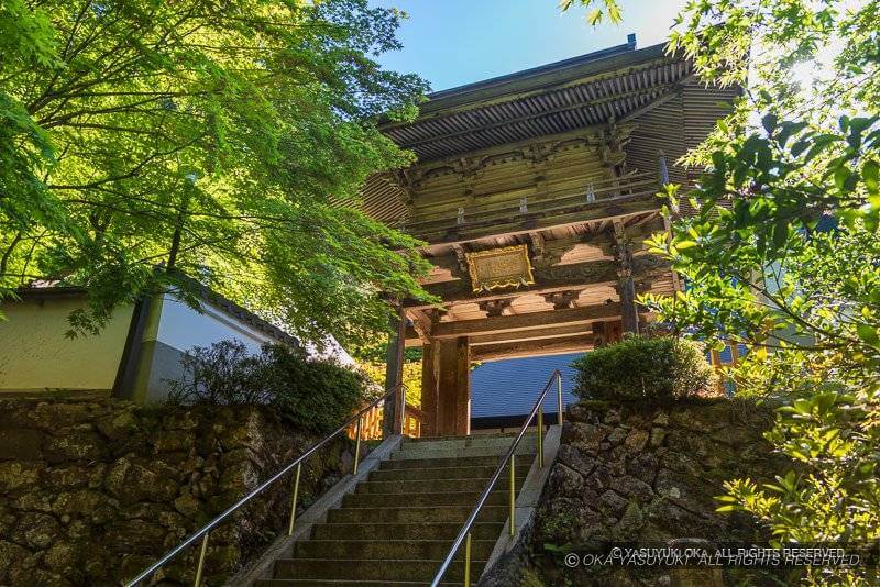 玉雲寺の山門