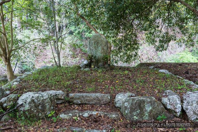 北畠具教の胴塚の碑(三瀬館)