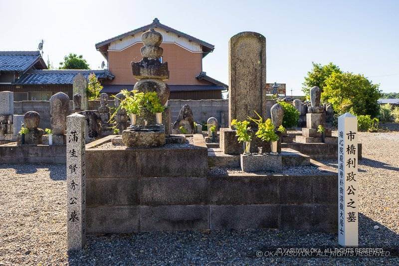 蒲生賢秀の墓