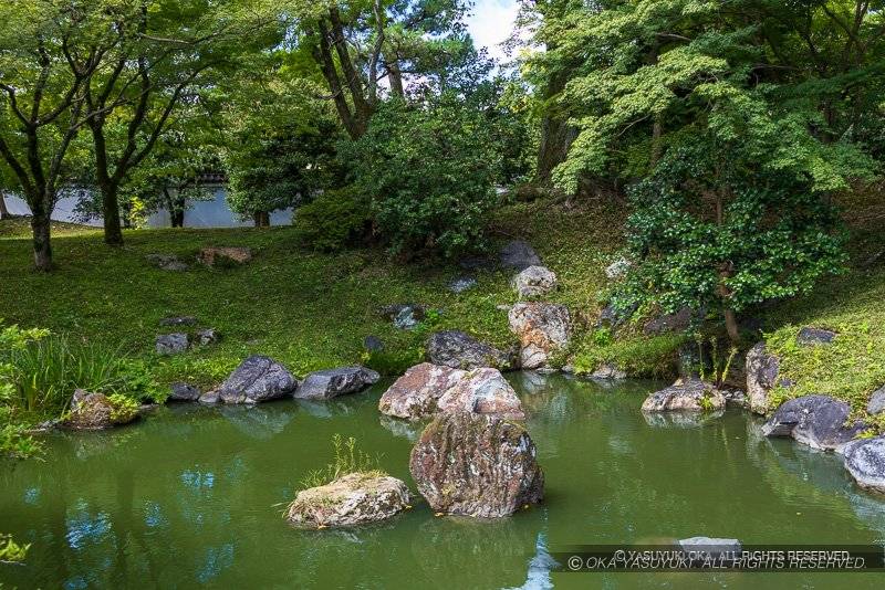 阿古瀬淵・京都新城の庭園遺構