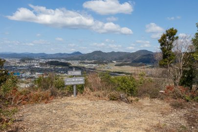 伝下の茶屋丸跡から望む篠山城