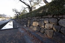 堀川に残る二条城石垣