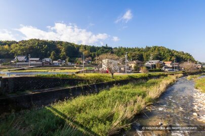 大河内城と阪内川