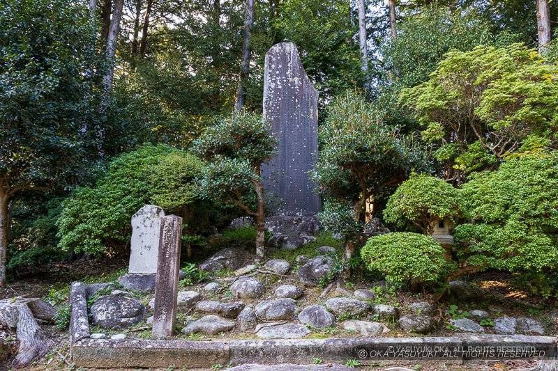 大河内合戦四百年記念碑(大河内城本丸跡)