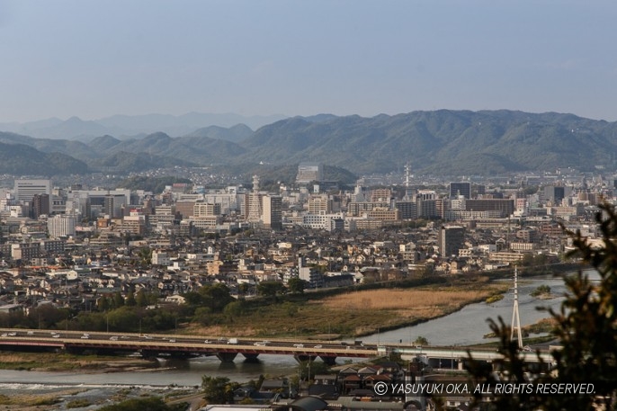 国府山城から姫路城を望む