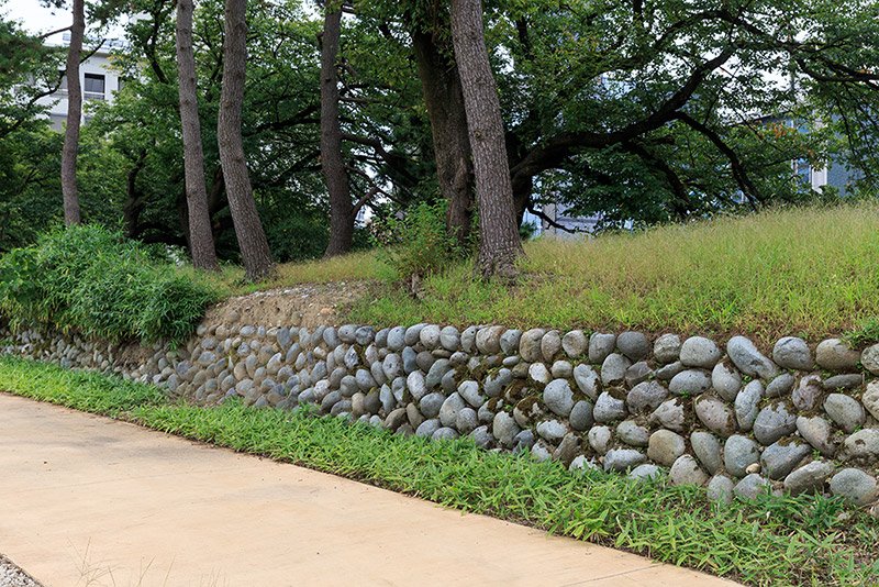 富山城の土塁