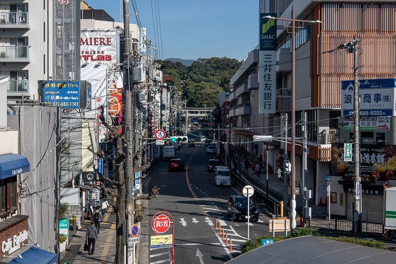 JR高槻駅から天神馬場を望む