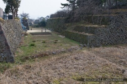 島原城・本丸と二の丸の間の堀