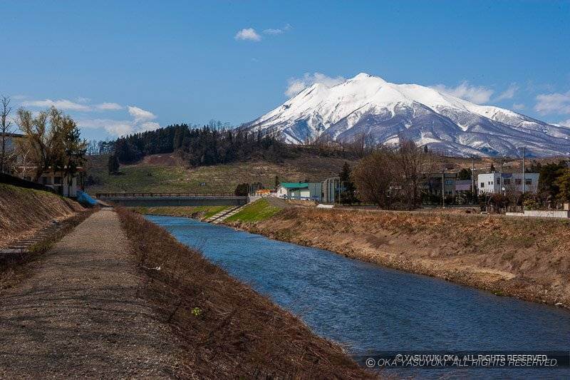 後長根川と岩木山