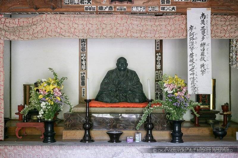 武田信玄の像（積翠寺）