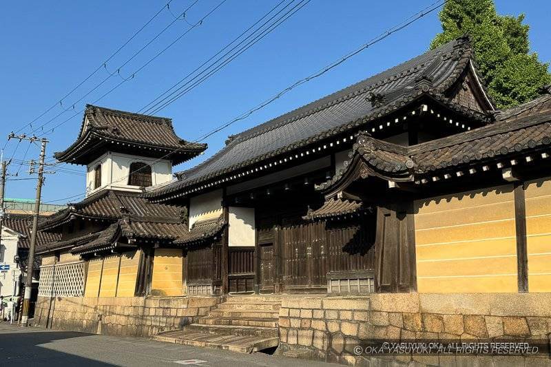 狭山陣屋の大手門