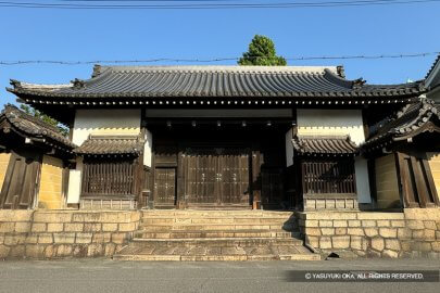 狭山陣屋の大手門（正面）
