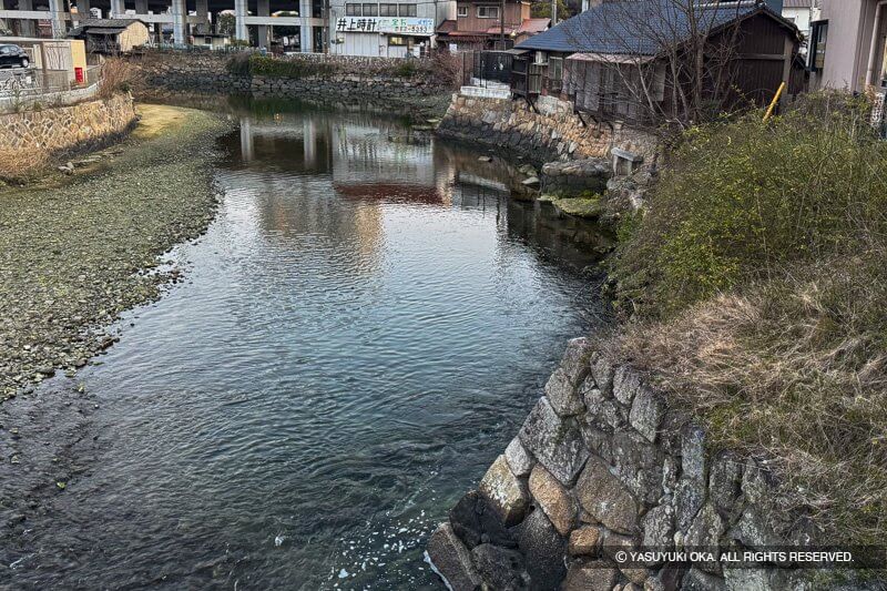 和久原川と水刎石垣