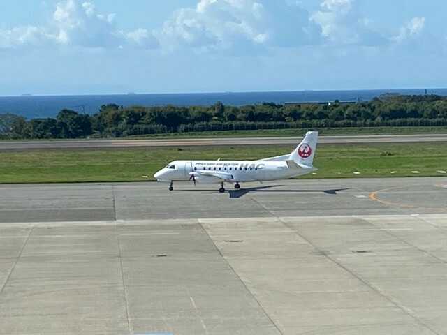 函館空港、飛行機は別ので来ました（本荘良智）