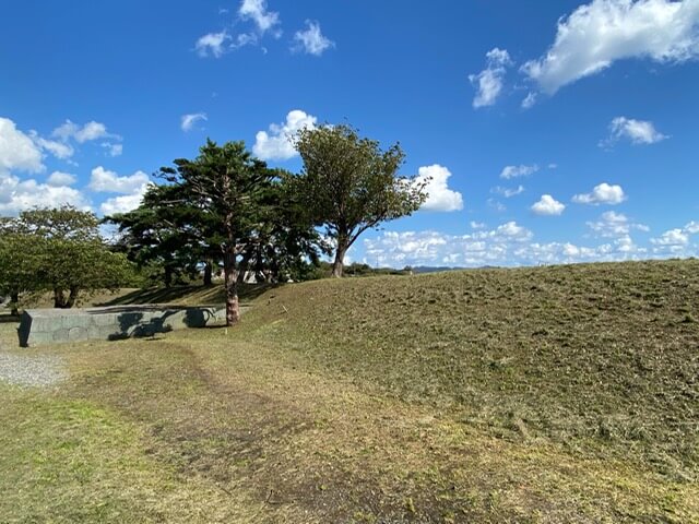 松前城三ノ郭土塁と砲台（本荘良智）