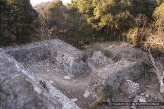 安土城址の八角平方面の虎口