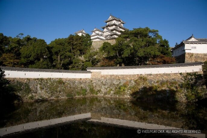 三国堀から姫路城天守群を望む