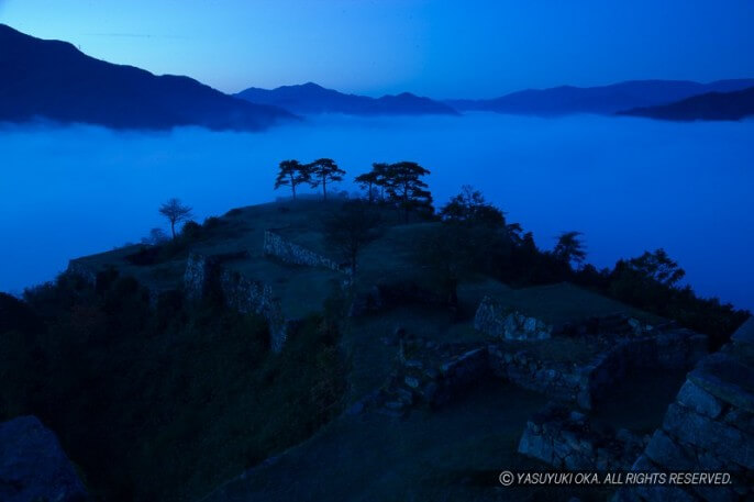 竹田城の雲海写真夜明け前