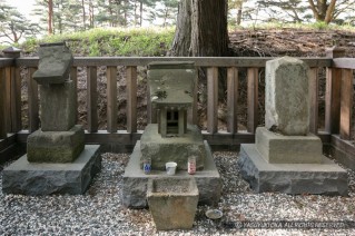 石祠・武田勝頼公霊社