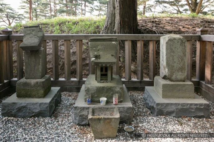 石祠・武田勝頼公霊社