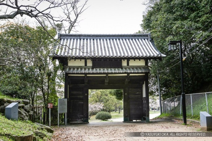 名島城移築城門・福岡城内