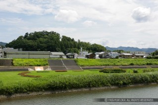 延岡城・ごかせ川と城山