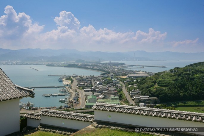 富岡の城下と天草湾