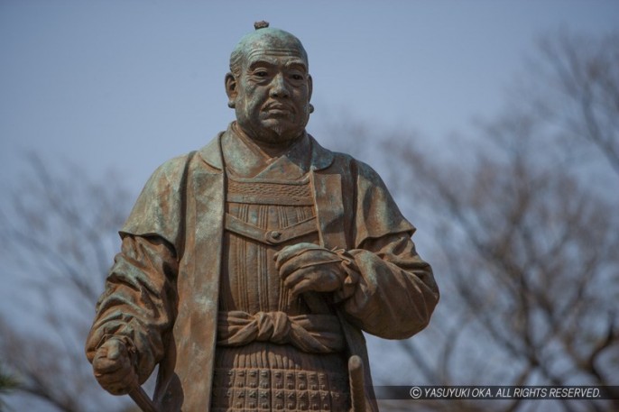 岡崎城・徳川家康銅像