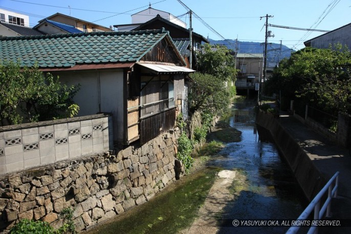 三原城・河原谷川