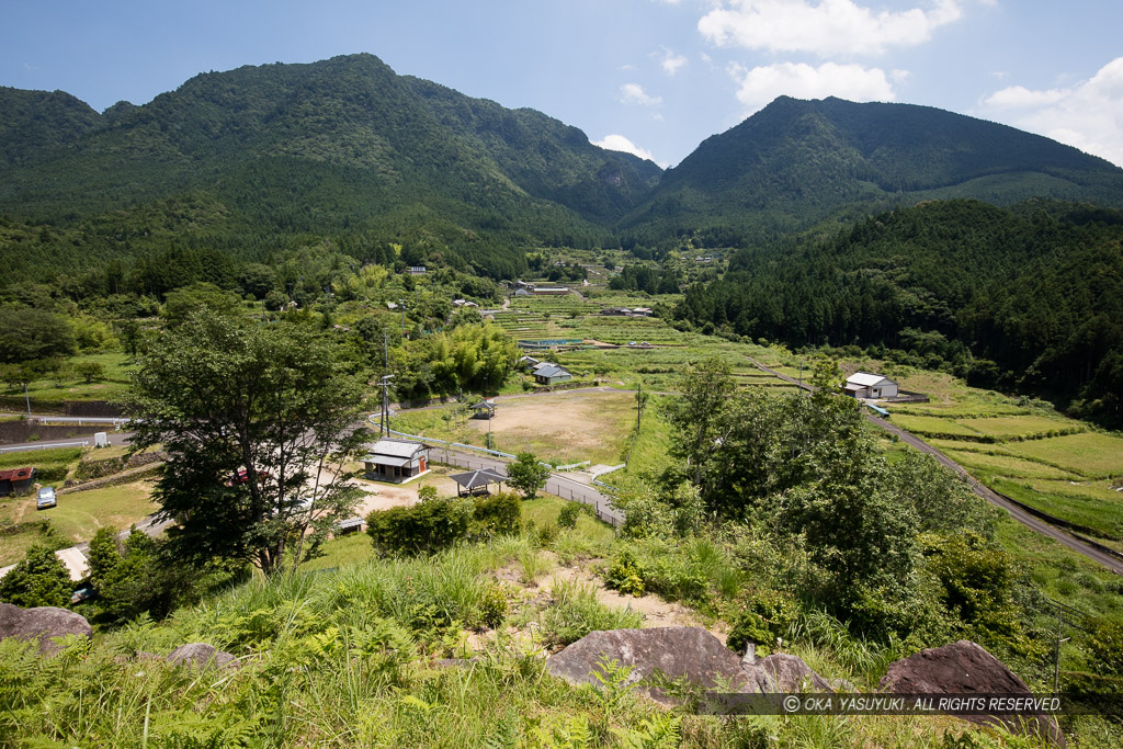 東郭から東を見る