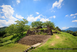 赤木城の虎口と主郭｜高解像度画像サイズ：8425 x 5617 pixels｜写真番号：5DSA8999｜撮影：Canon EOS 5DS