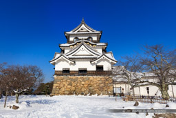 彦根城天守と雪｜高解像度画像サイズ：8675 x 5784 pixels｜写真番号：5DSA3705｜撮影：Canon EOS 5DS