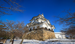 雪の彦根城天守・1億2千万画素｜高解像度画像サイズ：13867 x 8115 pixels｜写真番号：5DSA3751_pano2｜撮影：Canon EOS 5DS