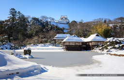 雪の玄宮園から彦根城天守｜高解像度画像サイズ：8462 x 5494 pixels｜写真番号：5DSA3827｜撮影：Canon EOS 5DS