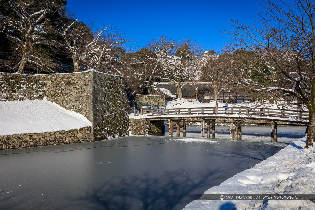 彦根城の表門橋・冬